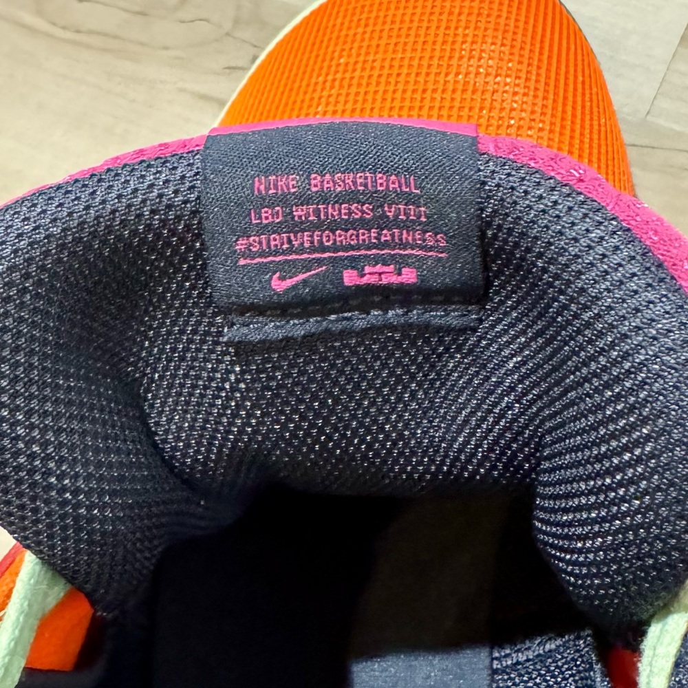 Nike LeBron Witness 8 Basketball Shoes - Picture 11 of 14